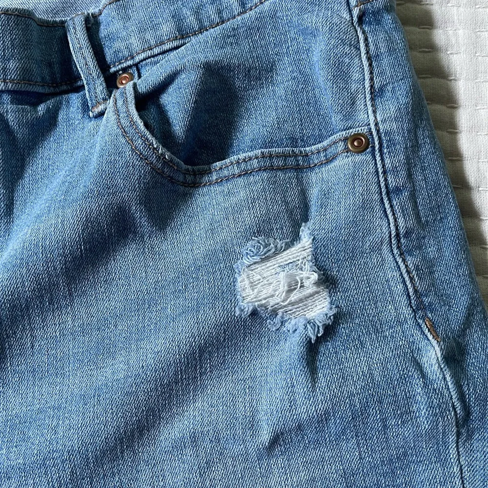 Sonoma Light Blue Distressed Ankle Jeans